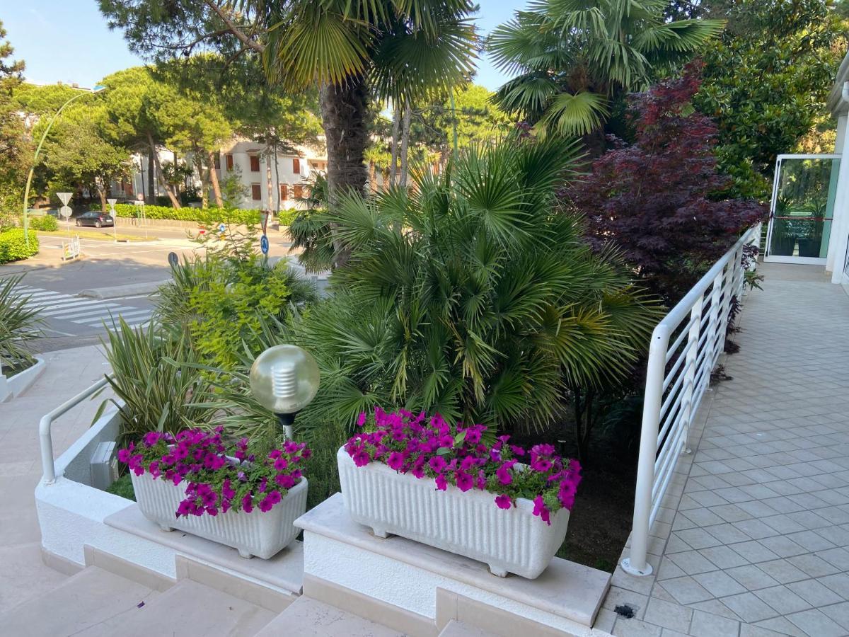 Hotel San Francisco Lignano Sabbiadoro Exterior foto